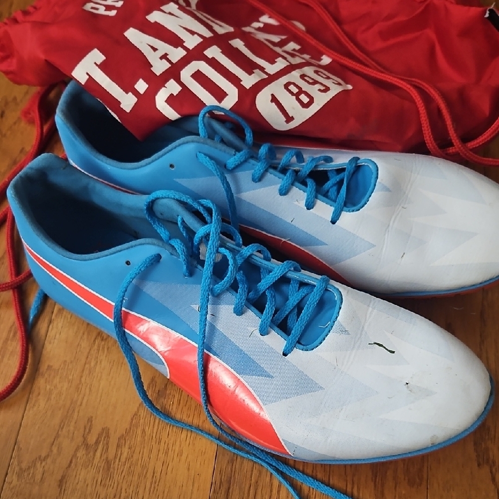 Puma Men's Blue and Red Athletic Soccer Shoes